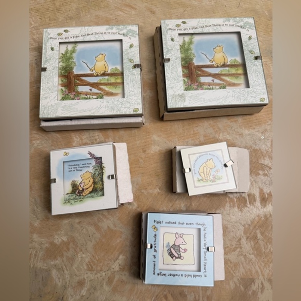 Classic POOH 🧸 Glass Gallery by The Assembled Co. HALLMARk set + FREE Watch